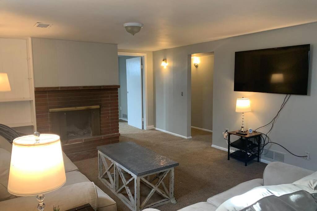 3 king beds + bunk beds on Broadway Villa Littleton Eksteriør billede